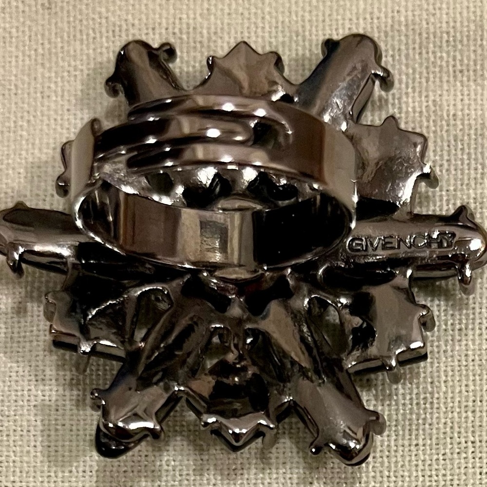 Givenchy Vintage Ring - Picture 12 of 16